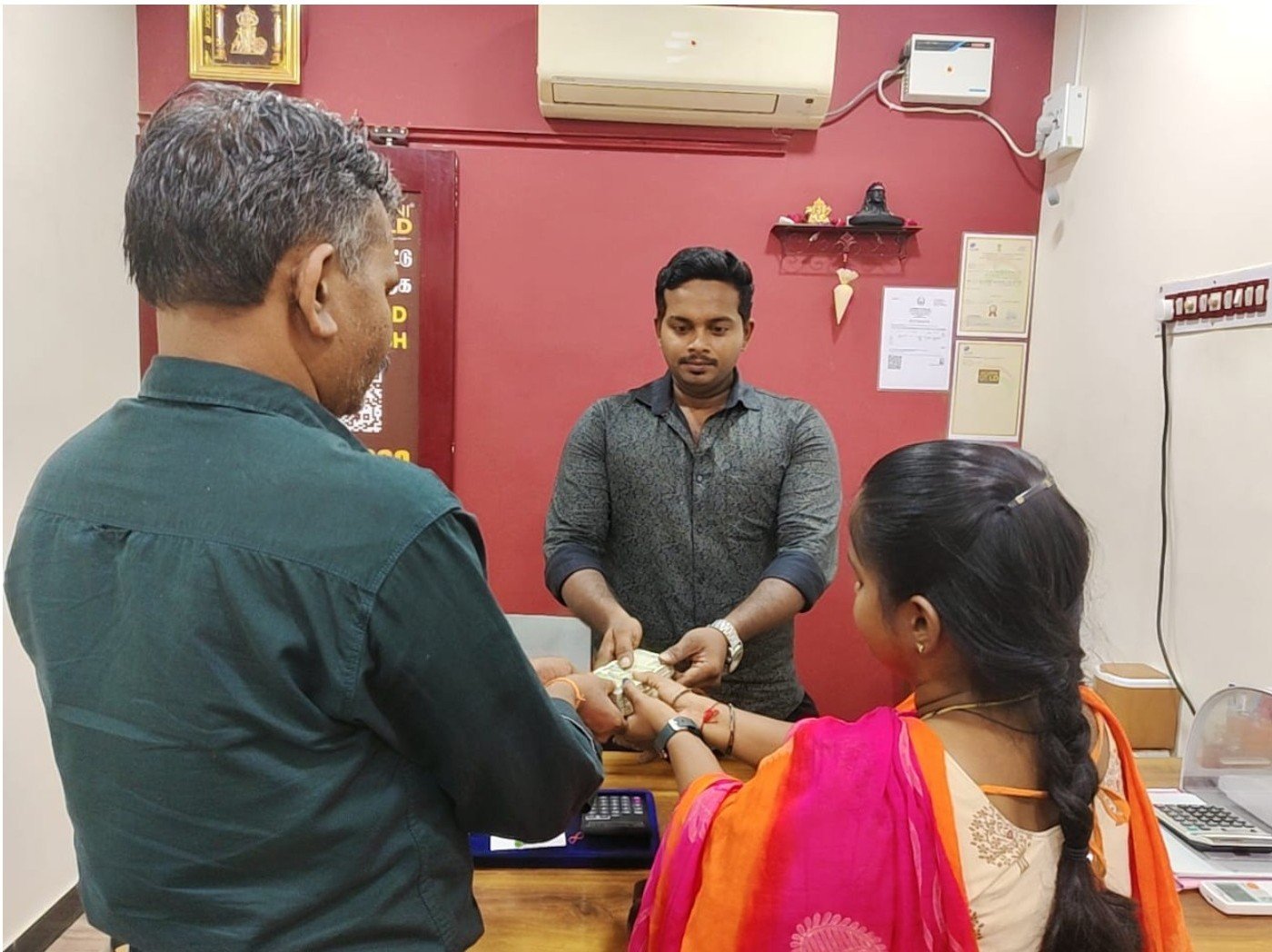 Aghni Gold team evaluating customer gold in Chennai